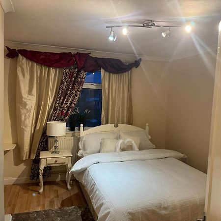 El Met Global Apartment Erith Bagian luar foto